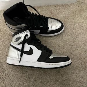 Women’s  AIR JORDAN 1 RETRO HIGH OG 'SILVER TOE'